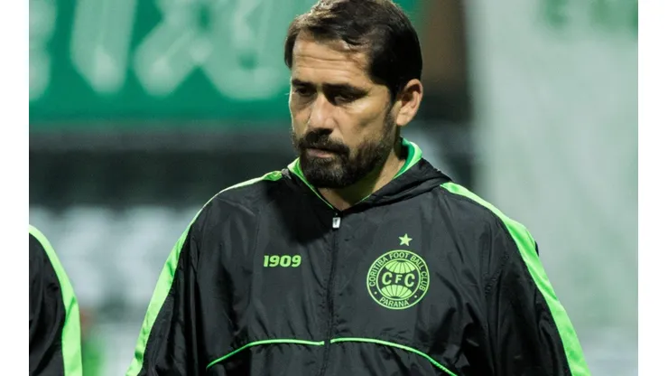 Gustavo Monínigo, técnico do Coritiba (Foto: Robson Mafra/AGIF)