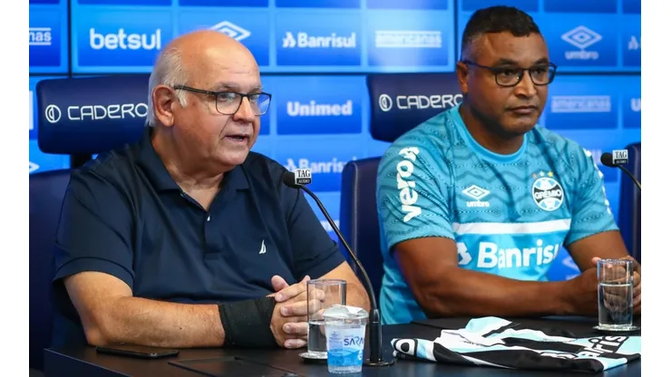Foto: Lucas Uebel/Grêmio/Divulgação - Bolzan e Roger Machado: presidente confia no trabalho do técnico