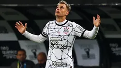 Foto: (Marcello Zambrana/AGIF) - Róger Guedes marcou os três gols da vitória do Corinthians neste sábado (16)