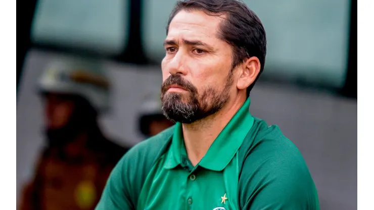 Gabriel Machado/AGIF. Treinador avalia erros defensivos da equipe e 'estuda' Santos para partida na Copa do Brasil