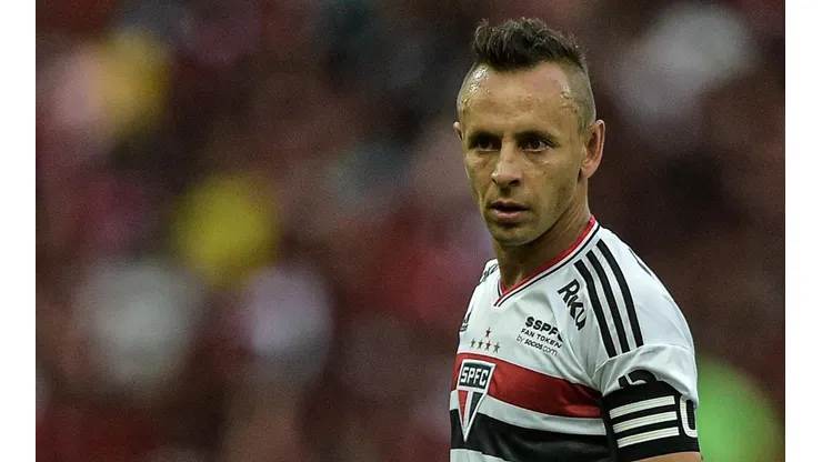 Foto: (Thiago Ribeiro/AGIF) - Atualmente no São Paulo, Rafinha tem uma relação de altos e baixos com o Flamengo
