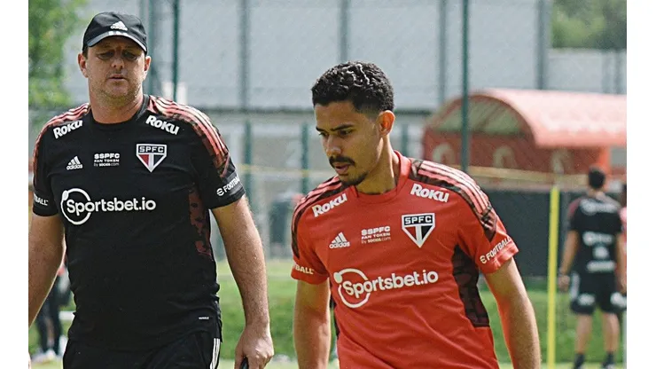 Foto: (Twitter Oficial São Paulo/@SaoPauloFC/Divulgação) - Rogério Ceni, à esquerda, foi fundamental na contratação de André Anderson, à direita, para o São Paulo