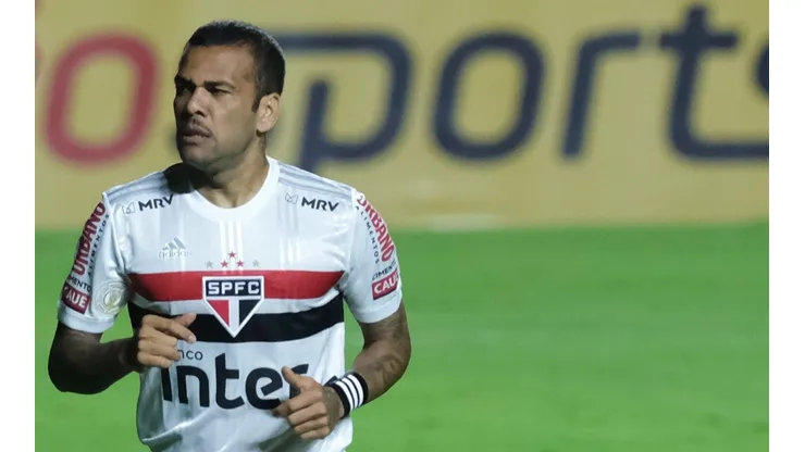 Marcello Zambrana/AGIF. Daniel Alves deixou o São Paulo, em setembro de 2021, sob muitas críticas da torcida