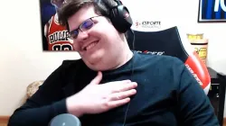 Foto: (Reprodução Casimiro/TwitchTV) - Casimiro Miguel, um dos streamers mais famosos do mundo, chegou a um acordo para transmitir as partidas do Athletico no Brasileiro