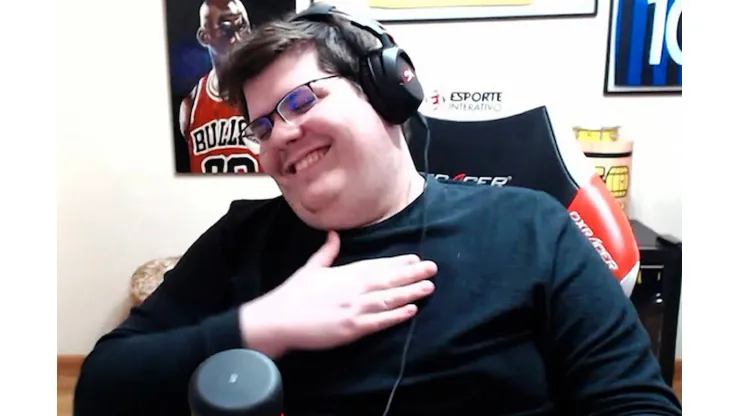 Foto: (Reprodução Casimiro/TwitchTV) - Casimiro Miguel, um dos streamers mais famosos do mundo, chegou a um acordo para transmitir as partidas do Athletico no Brasileiro