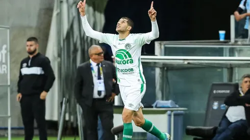 Matheus Bianqui comemora gol em cima do Grêmio, na Arena, pela 2ª rodada da Série B 2022. / Foto: Pedro H. Tesch/AGIF