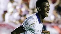 Foto: @douglass__02/Reprodução - Douglas comemorando seu gol