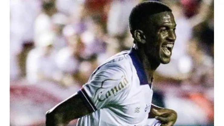 Foto: @douglass__02/Reprodução - Douglas comemorando seu gol