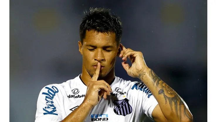 Foto: (Thiago Calil/AGIF) - Marcos Leonardo é uma das novidades do Santos para encarar o Coritiba