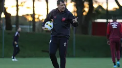 Fabio Wosniak/Athletico-PR. Carille estreou no comando do Furacão com estreia e busca primeiros três pontos da equipe no Brasileiro