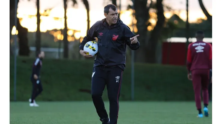 Fabio Wosniak/Athletico-PR. Carille estreou no comando do Furacão com estreia e busca primeiros três pontos da equipe no Brasileiro
