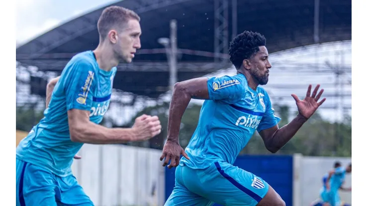 Foto: Leandro Boeira/ @AvaiFC - Bruno Cortez completa 200 jogos pela Série A