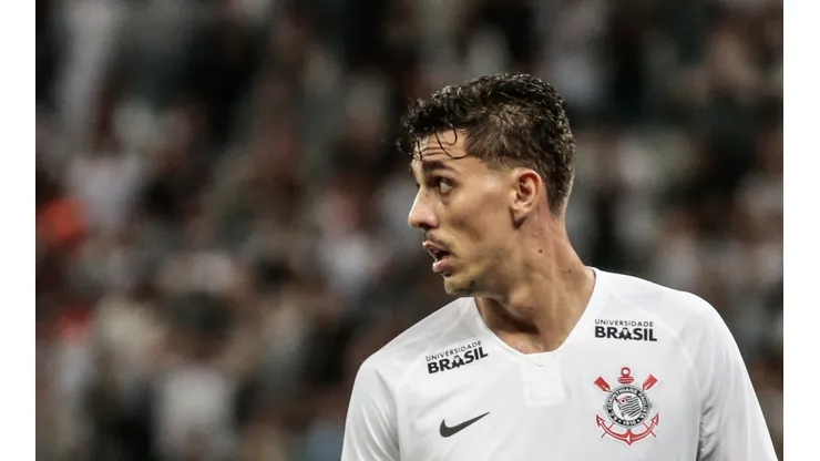 Foto: Marcello Zambrana/AGIF - Avelar terá parte dos salários pagos pelo Timão