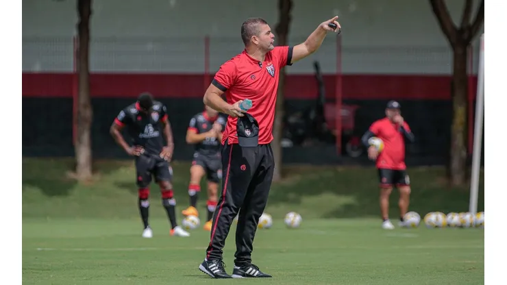 Foto: Bruno Corsino-ACG - Umberto Louzer tem time para encarar o Red Bull Bragantino