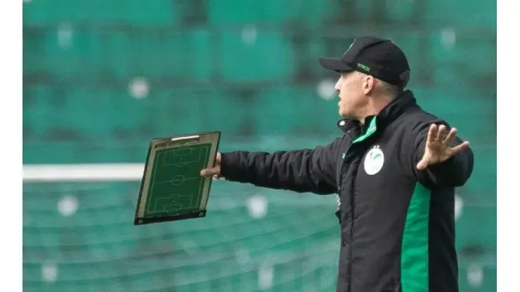 Com Marlon fora, Eduardo Baptista esboça escalação ideal do Juventude contra o América