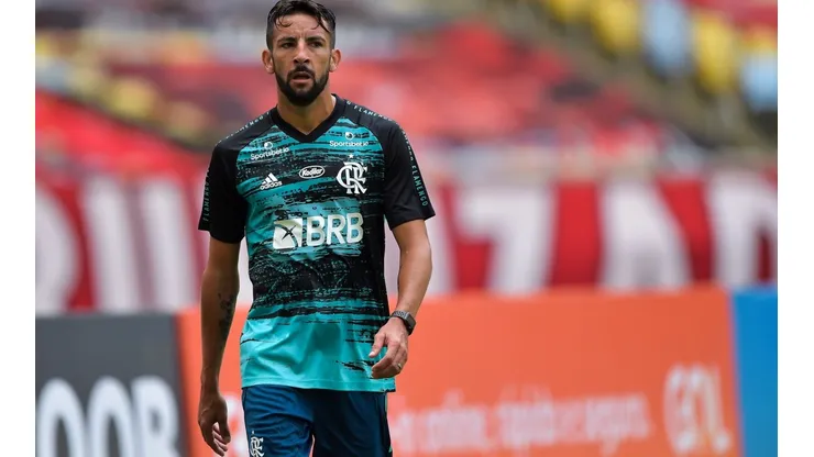 RJ - Rio de Janeiro - 23/08/2020 - BRASILEIRO A 2020, FLAMENGO X BOTAFOGO - Mauricio Isla jogador do Flamengo durante aquecimento antes da partida contra o Botafogo no estadio Maracana pelo campeonato Brasileiro A 2020. Foto: Thiago Ribeiro/AGIF