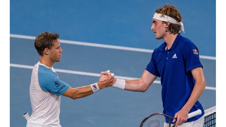 Andy Cheung/Getty Images - Schwartzman e Tsitsipas em quadra na Austrália