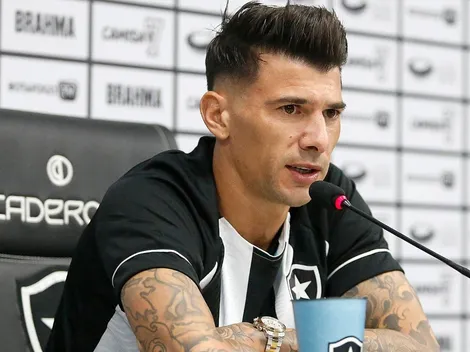 Cuesta é apresentado no Botafogo e revela 'inspiração' em ídolo da torcida