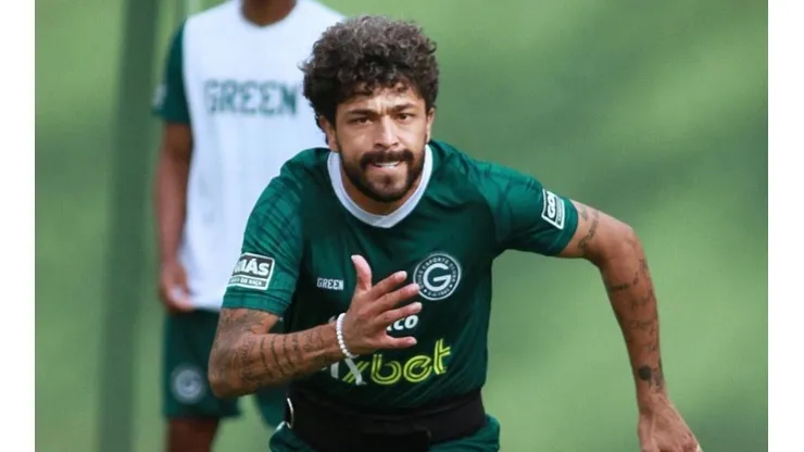 Foto: (Twitter Oficial Goiás/Rosiron Rodrigues/Goiás EC) - Luan deve ser uma das quatro novidades do Goiás para a próxima rodada do Campeonato Brasileiro