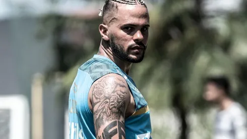 Foto: Ivan Storti/Santos FC/Divulgação - Auro: ficou fora dos dois jogos do Santos na Sul-Americana