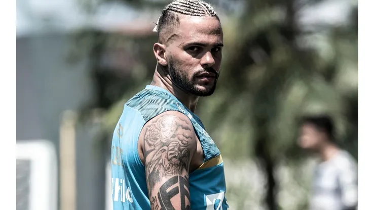 Foto: Ivan Storti/Santos FC/Divulgação - Auro: ficou fora dos dois jogos do Santos na Sul-Americana