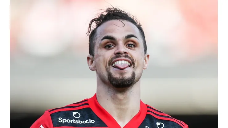 - Michael comemorando um gol pelo Flamengo contra o São Paulo, no Morumbi