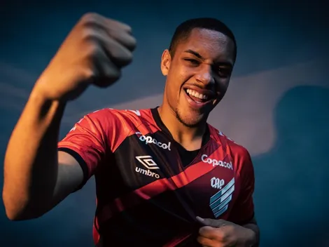 Vitor Roque quebra silêncio após negociação polêmica com o Athletico