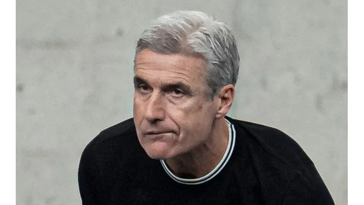 Foto: Jorge Rodrigues/AGIF - Treinador vem analisando as opções do elenco.