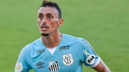 - Pituca com a camisa do Peixão