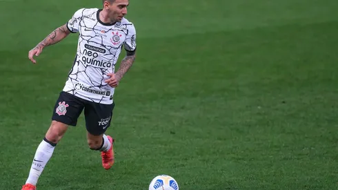 Marcello Zambrana/AGIF - Mosquito é disputado para deixar o Corinthians