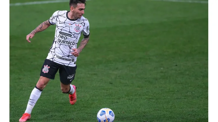 Marcello Zambrana/AGIF - Mosquito é disputado para deixar o Corinthians