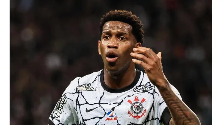 Foto: Marcello Zambrana/AGIF | Gil e 'mais 1/2 time' podem passar por 'faxina' na equipe titular do Corinthians