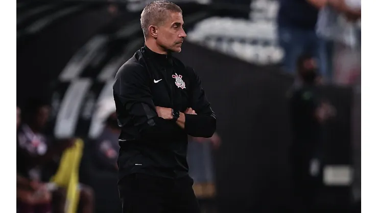 Ettore Chiereguini/AGIF - Ex-Corinthians, Sylvinho é sondado pelo Athletico