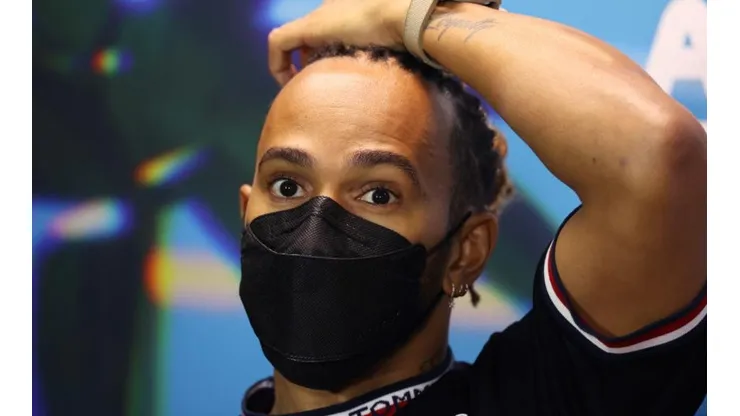 Robert Cianflone/Getty Images/ "Há desempenho a ser conquistado"; Hamilton quer reação rápida da Mercedes na temporada.