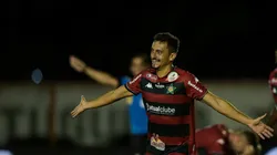 Sanchez comemora gol para a Portuguesa; lateral se destacou na Lusa e está livre no mercado