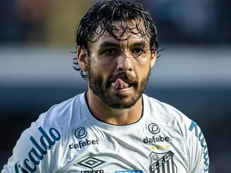 Torcida do Santos pede que Rueda contrate medalhão do Flamengo para fazer dupla com Goulart