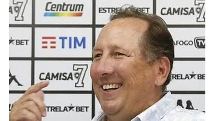 - Textor é o dono do Botafogo