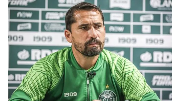 Foto: Divulgação/Coritiba - Treinador está prestes a perder volante