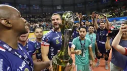 Ricardo Sobrinho/Suzano Vôlei - Time de Suzano festeja a conquista