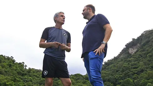 Foto: (Vítor Silva/Botafogo) - Luís Castro tem mantido contato direto com a diretoria do Botafogo para buscar novas contratações no mercado