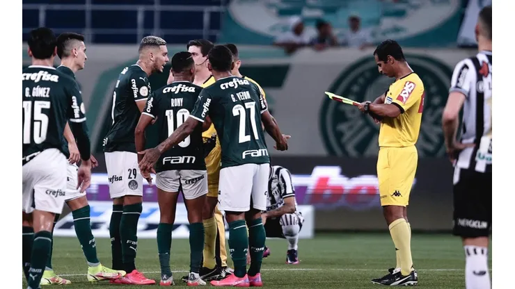Foto: Ettore Chiereguini/AGIF - Palmeiras perdeu na estreia da Série A para o Ceará