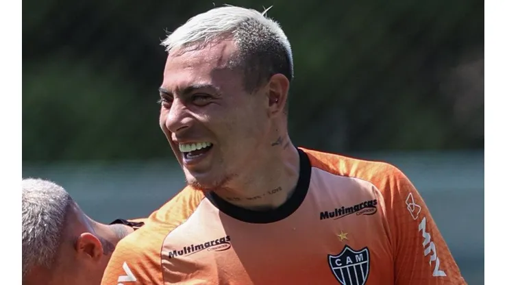 Foto: (Flickr Oficial Atlético/Pedro Souza/Atlético) - Eduardo Vargas participou normalmente do treino deste sábado (9) e deve ser uma das novidades do Atlético