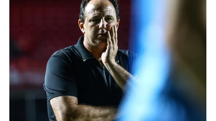 Marcello Zambrana/AGIF. Em busca de reforços, Rogério Ceni tem agido diretamente no contato a outros jogadores para o elenco