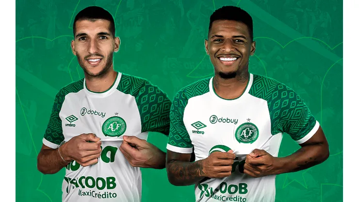 Foto: (Site Oficial Chapecoense/Divulgação) - Matheus Bianqui, à esquerda, e Jonathan, à direita, são os mais novos reforços da Chape para 2022