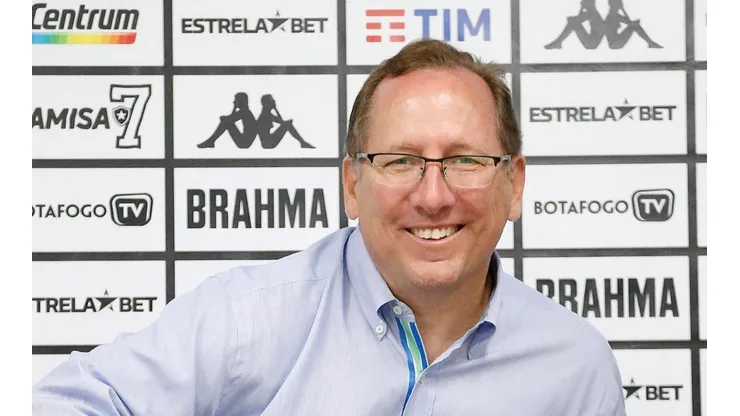 John Textor pode dar ‘chapéu’ no São Paulo e contratar meio-campista