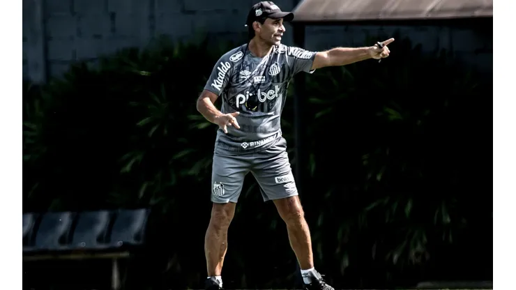 "Isso ajuda"; para 'virar chave' e acabar com má fase no Santos, Fabián Bustos faz apelo para torcida