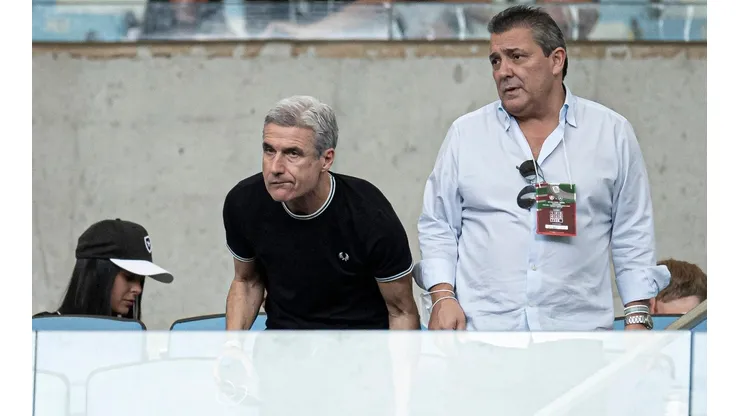 Foto: Jorge Rodrigues/AGIF - Luís Castro vai fazer sua estreia oficial contra o Corinthians