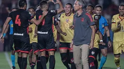 "Um nada"; jornalista não fica em cima do muro e manda a real sobre trabalho de Paulo Sousa
