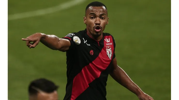 Foto: Ettore Chiereguini/AGIF - Marlon Freitas é alvo antigo do Santos e tem contrato expirando no Dragão em dezembro