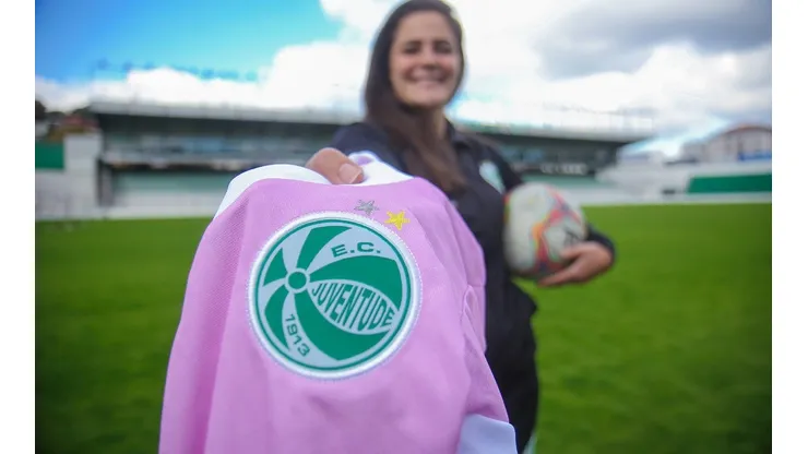 "Futebol feminino no topo";  coordenadora de futebol feminino expõe as metas do Juventude para a temporada